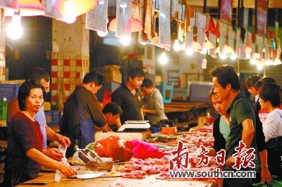 深圳：明年3月底實現(xiàn)全市豬肉冷鏈銷售