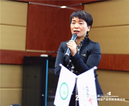吳總 演講.jpg