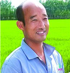 全國十佳農民：耕300多畝田 養(yǎng)1000多頭豬